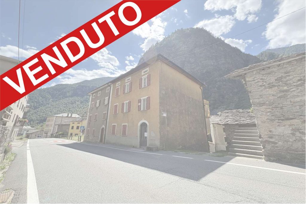 Intera casa posta su quattro livelli